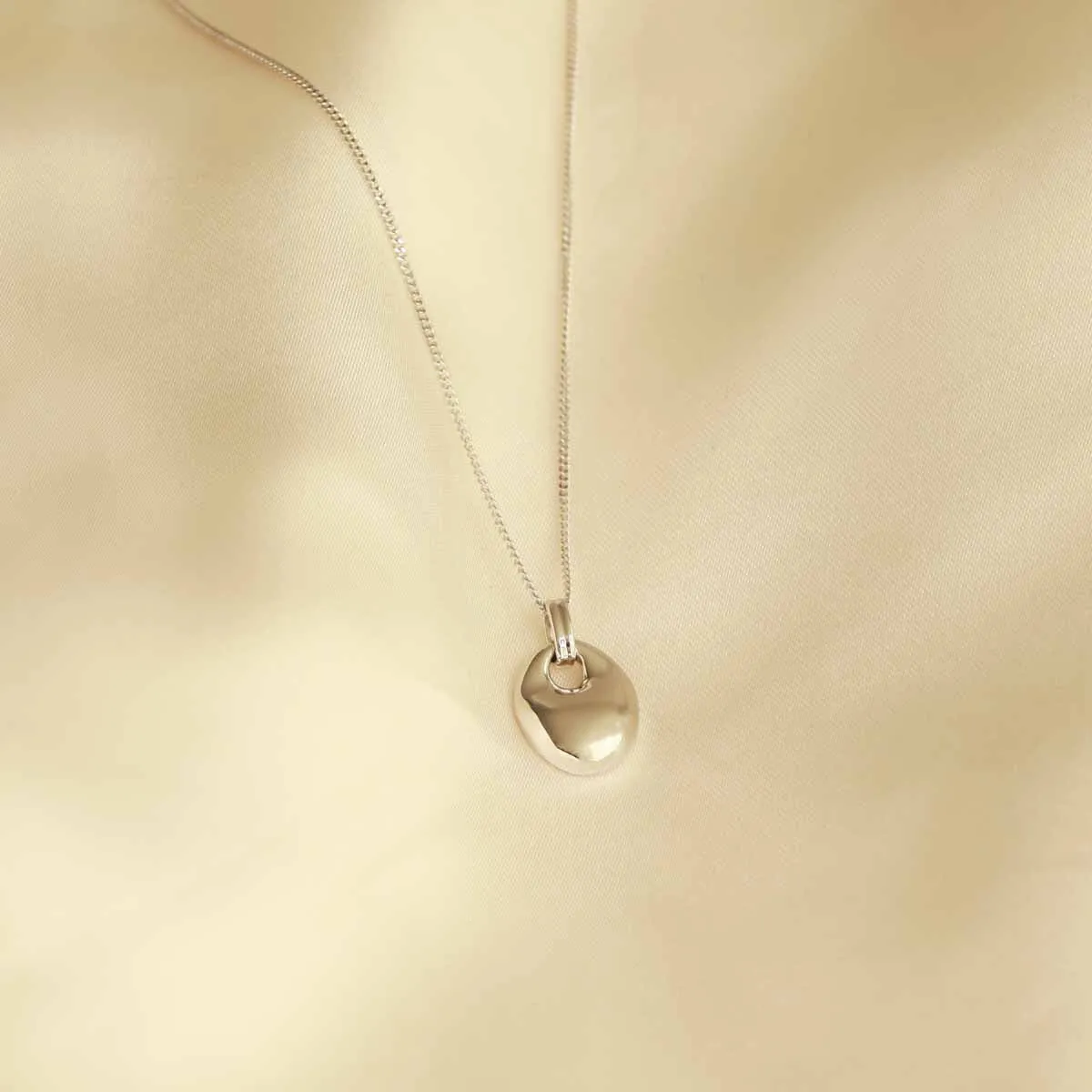 Essential Pendant Necklace in Silver